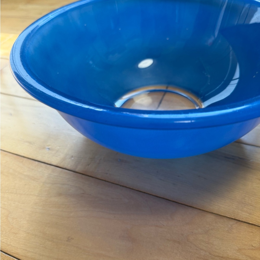 Vintage Pyrex  Blue Bowl - Picture 2 of 2